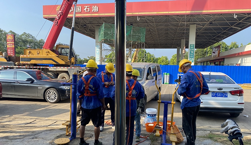 加油站彩钢罩棚防水维修翻新工程-中国石油崇左永鑫站